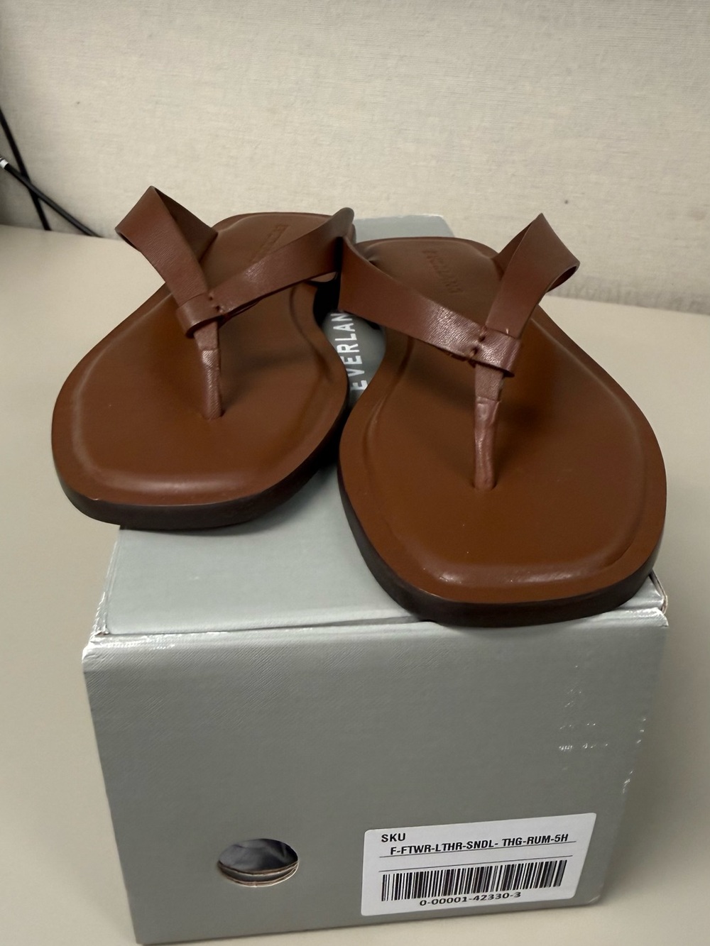 Everlane Leather Flip Flop in “Rum”/Brown Size 5.5